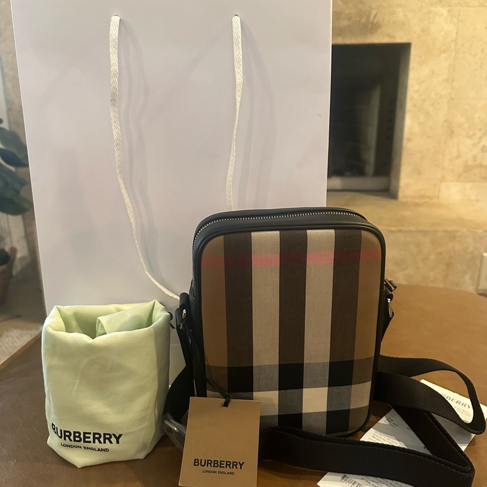 AUTHENTIC Burberry Check Messenger Bag NWT UNISEX